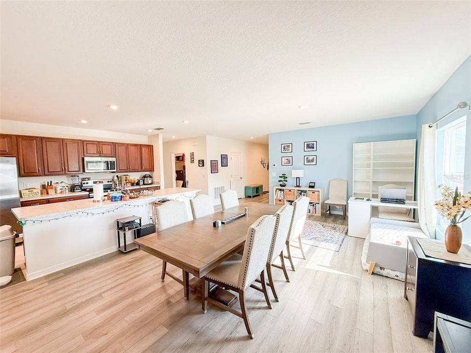 For Sale: $399,000 (4 beds, 3 baths, 2124 Square Feet)