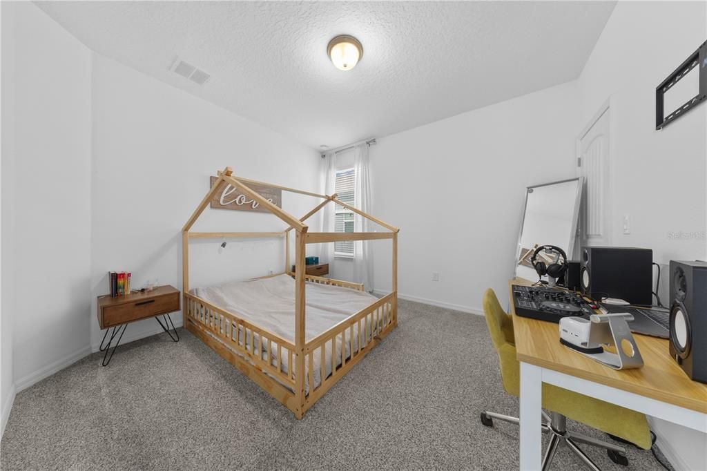 待售: $560,000 (3 贝兹, 2 浴室, 2089 平方英尺)