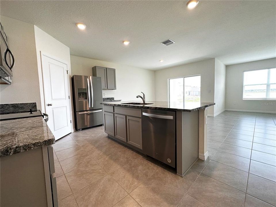 For Rent: $2,900 (4 beds, 2 baths, 1828 Square Feet)