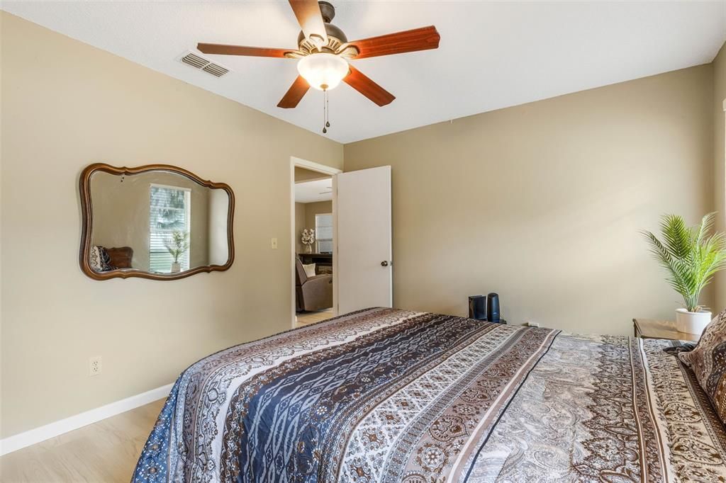 待售: $297,500 (2 贝兹, 2 浴室, 1178 平方英尺)