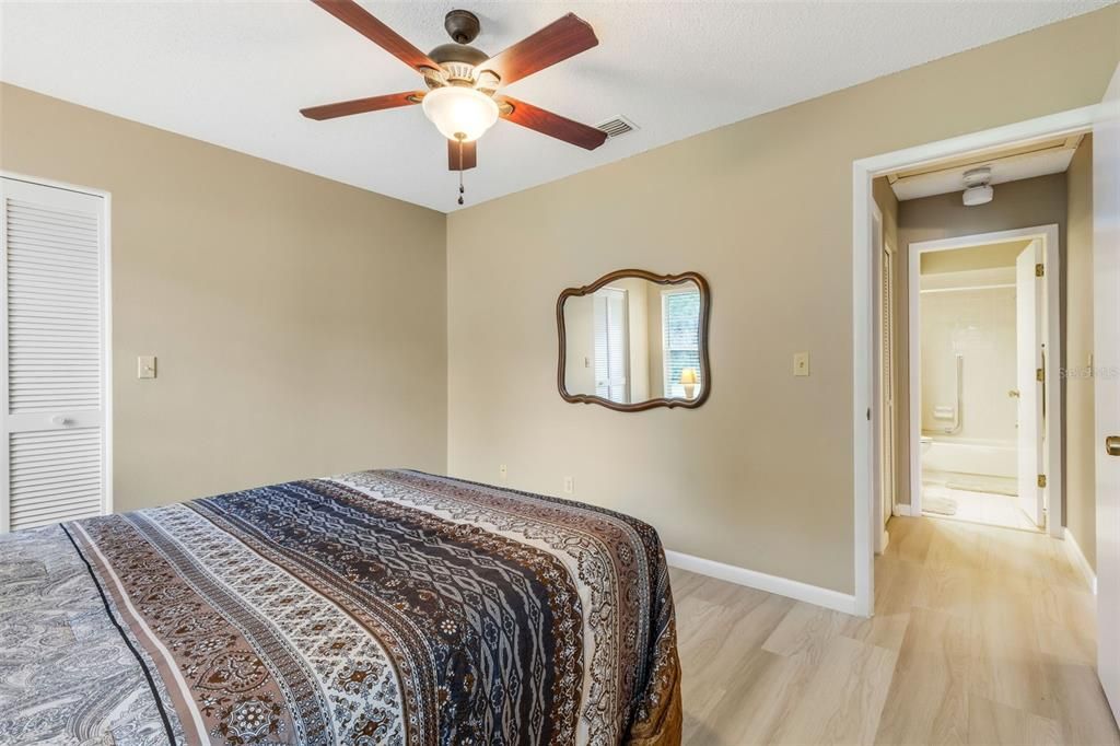 待售: $297,500 (2 贝兹, 2 浴室, 1178 平方英尺)