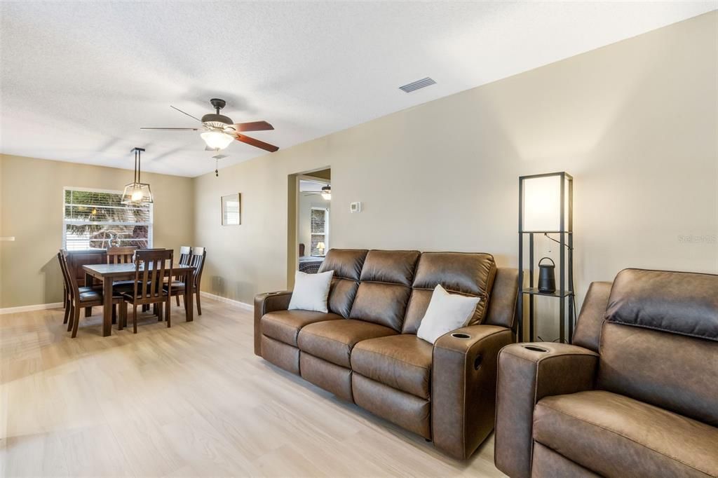 待售: $297,500 (2 贝兹, 2 浴室, 1178 平方英尺)