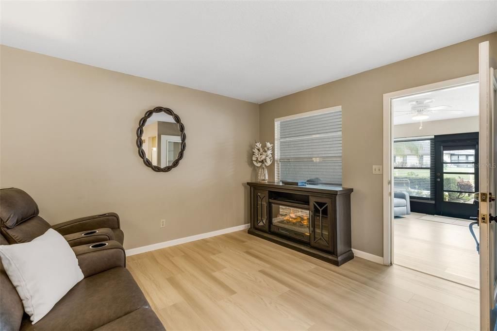 待售: $297,500 (2 贝兹, 2 浴室, 1178 平方英尺)