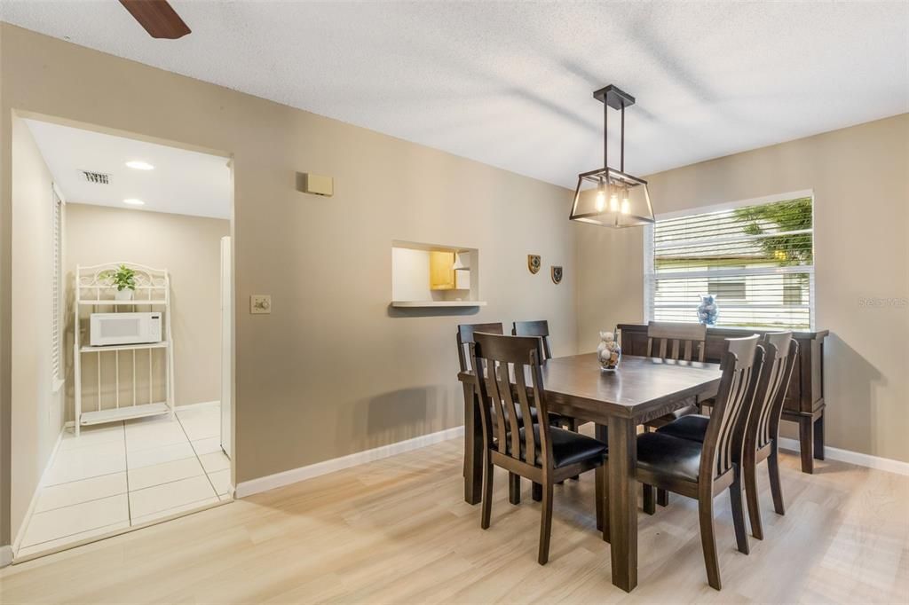 待售: $297,500 (2 贝兹, 2 浴室, 1178 平方英尺)