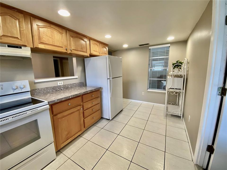 待售: $297,500 (2 贝兹, 2 浴室, 1178 平方英尺)