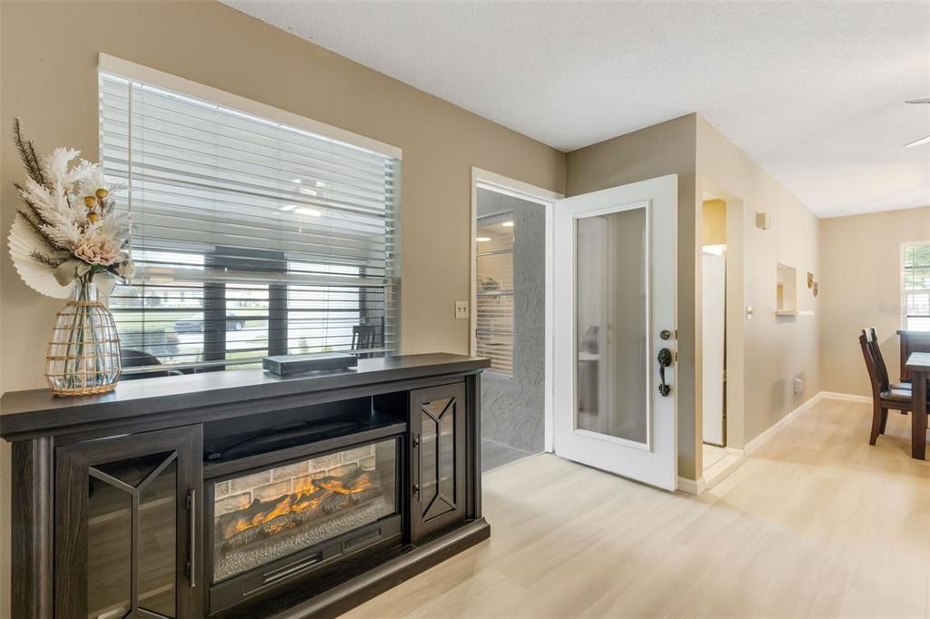 待售: $297,500 (2 贝兹, 2 浴室, 1178 平方英尺)