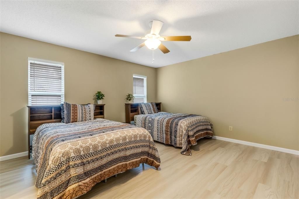 待售: $297,500 (2 贝兹, 2 浴室, 1178 平方英尺)