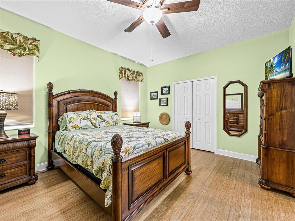 En Venta: $365,000 (4 camas, 2 baños, 1952 Pies cuadrados)