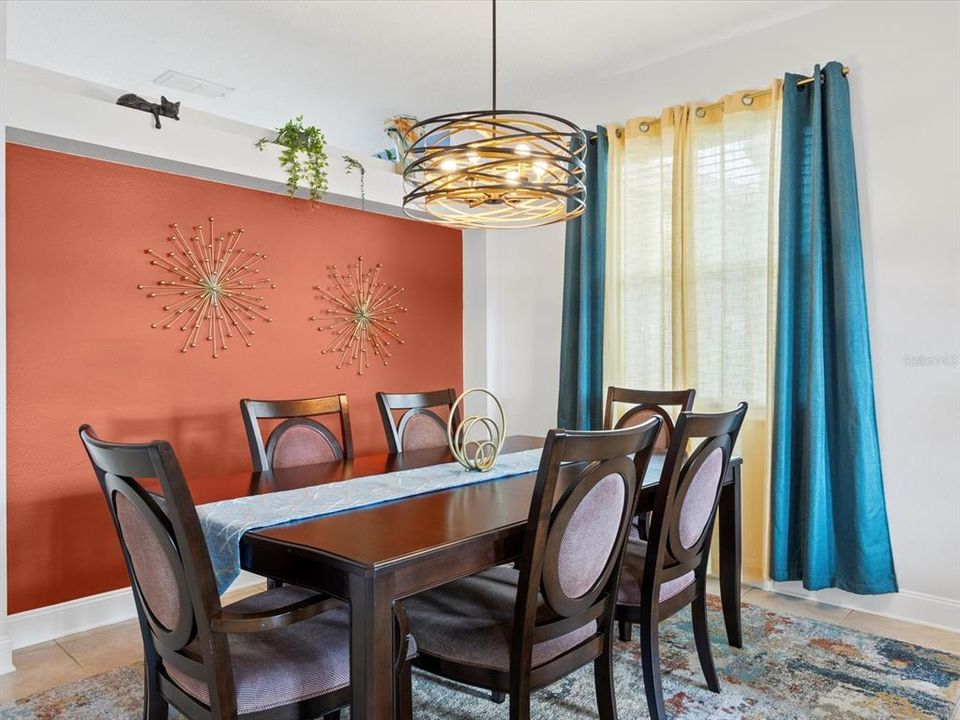 En Venta: $365,000 (4 camas, 2 baños, 1952 Pies cuadrados)