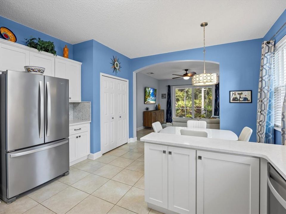 En Venta: $365,000 (4 camas, 2 baños, 1952 Pies cuadrados)