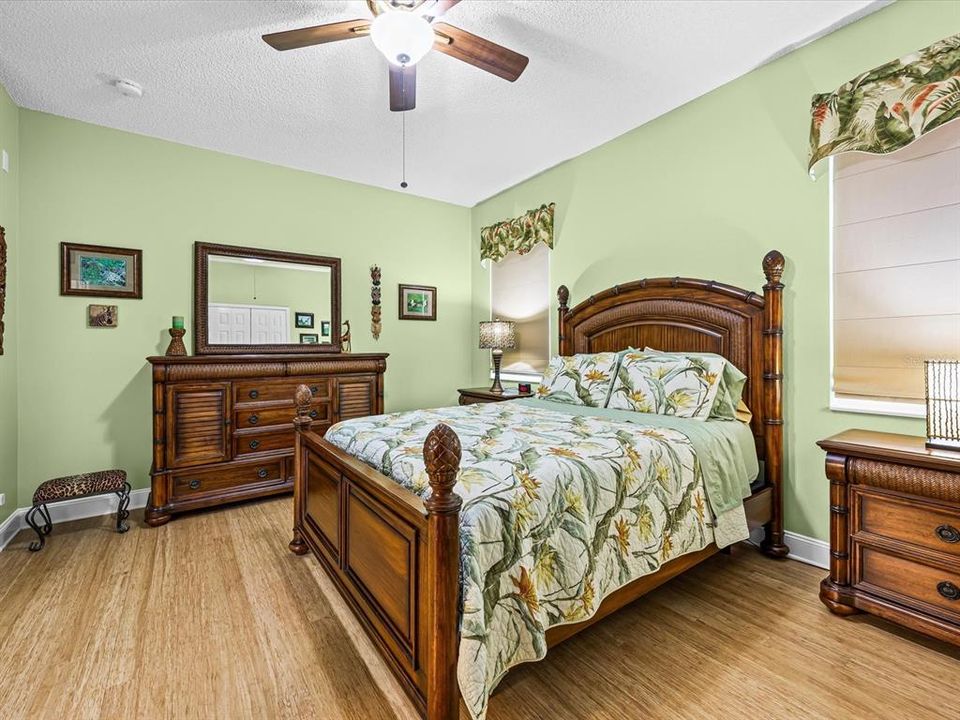 En Venta: $365,000 (4 camas, 2 baños, 1952 Pies cuadrados)