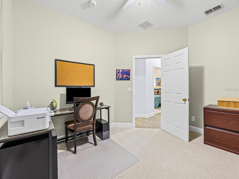 En Venta: $365,000 (4 camas, 2 baños, 1952 Pies cuadrados)