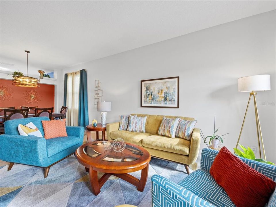 En Venta: $365,000 (4 camas, 2 baños, 1952 Pies cuadrados)