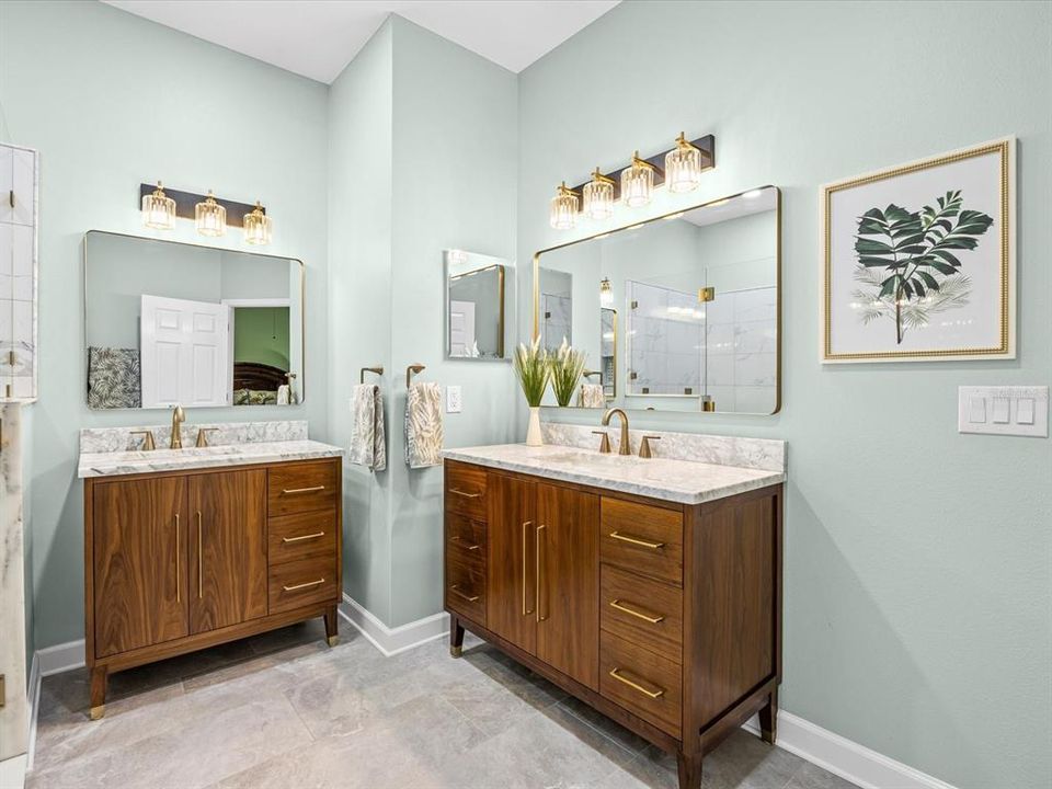 En Venta: $365,000 (4 camas, 2 baños, 1952 Pies cuadrados)