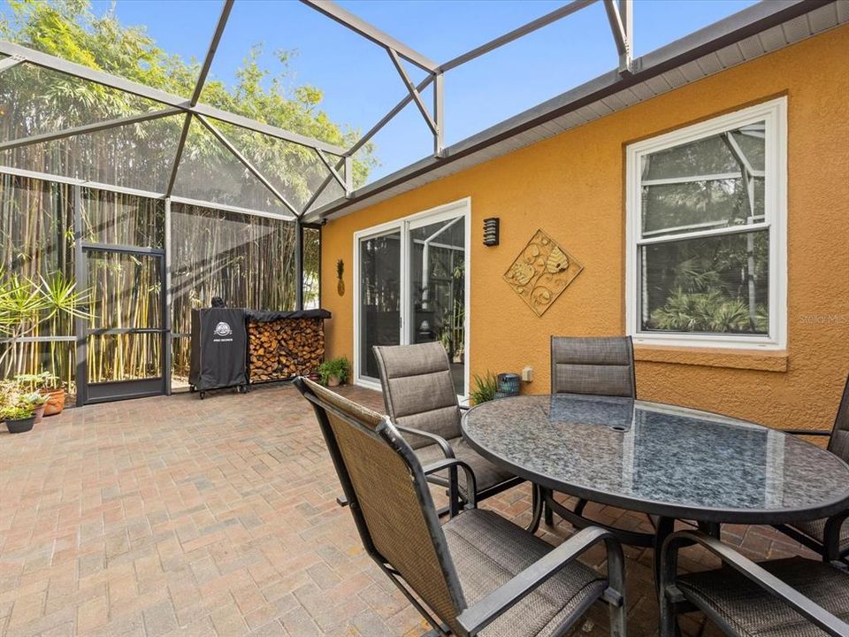 En Venta: $365,000 (4 camas, 2 baños, 1952 Pies cuadrados)