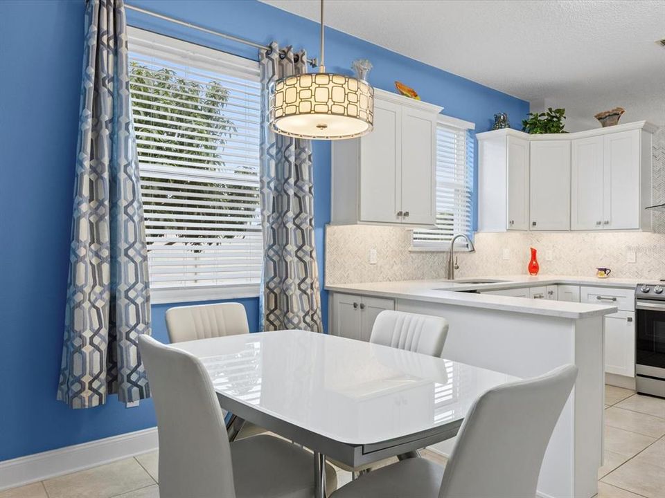 En Venta: $365,000 (4 camas, 2 baños, 1952 Pies cuadrados)