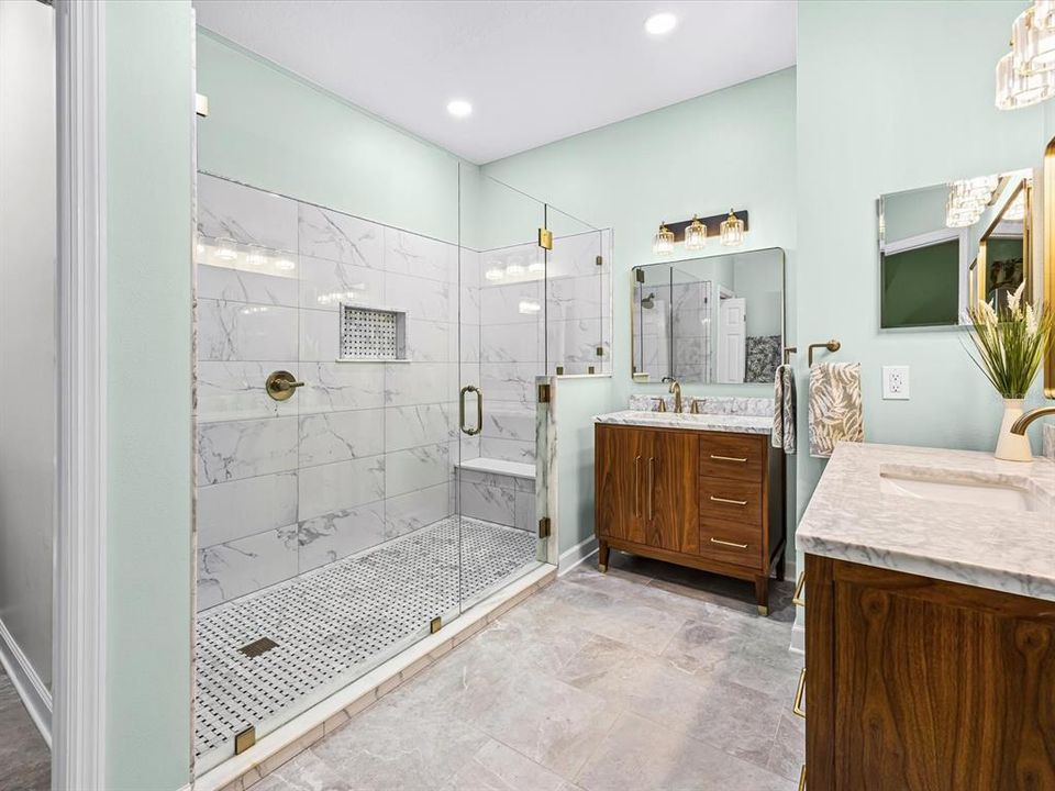 En Venta: $365,000 (4 camas, 2 baños, 1952 Pies cuadrados)