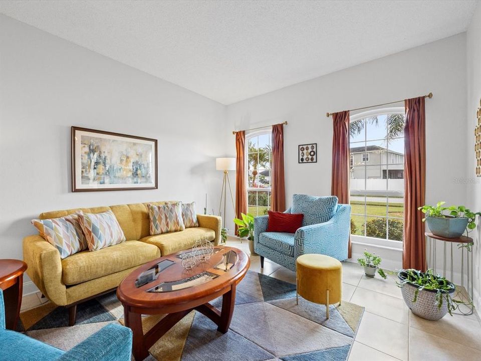 En Venta: $365,000 (4 camas, 2 baños, 1952 Pies cuadrados)