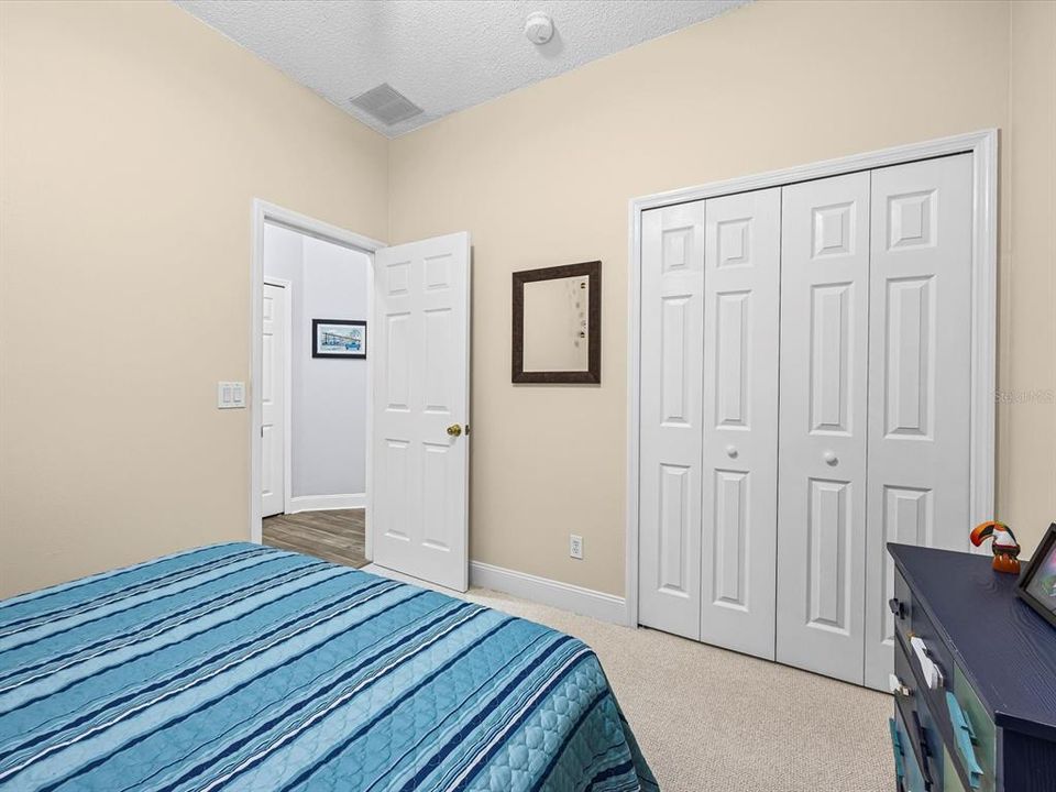 En Venta: $365,000 (4 camas, 2 baños, 1952 Pies cuadrados)