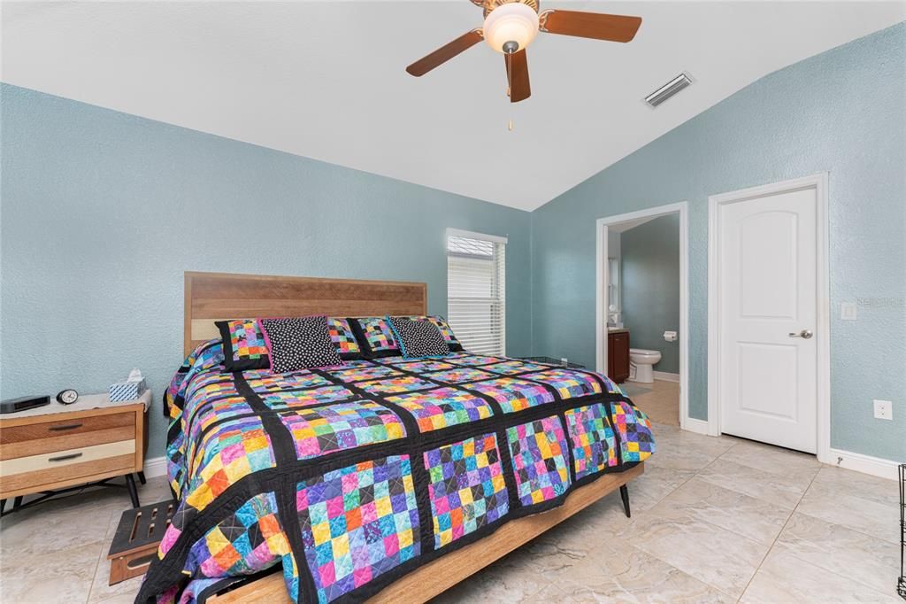 For Sale: $320,000 (4 beds, 2 baths, 1829 Square Feet)