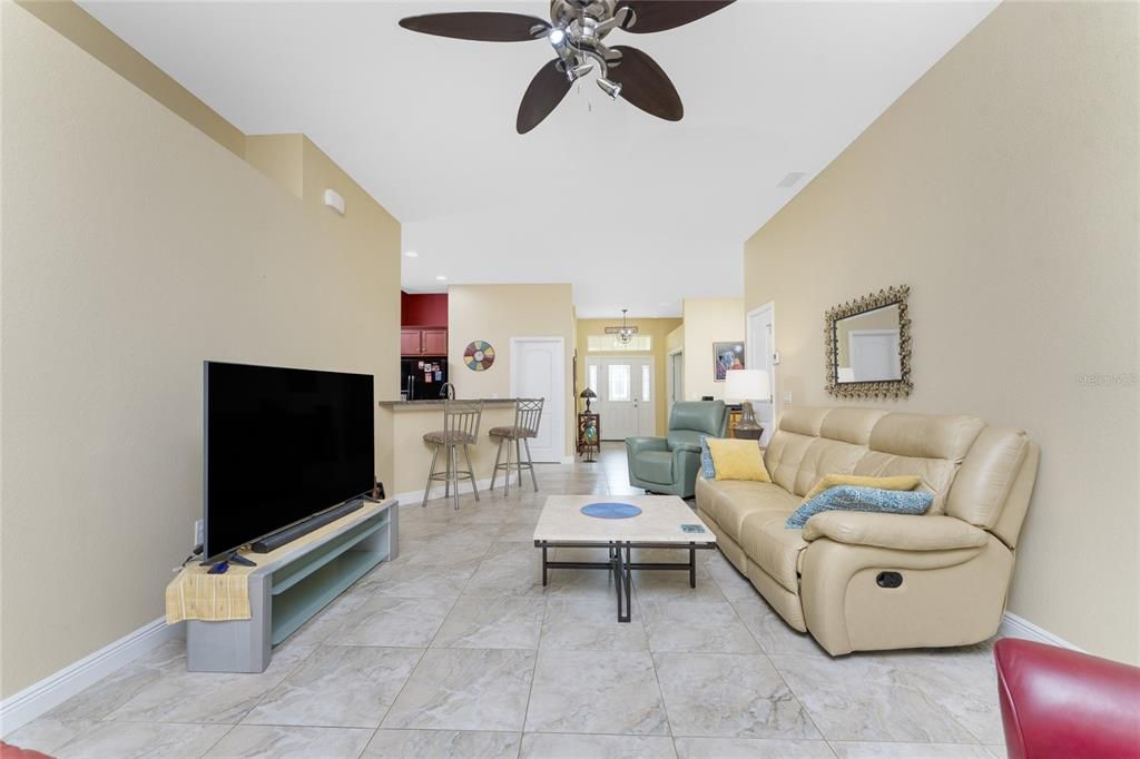 For Sale: $320,000 (4 beds, 2 baths, 1829 Square Feet)