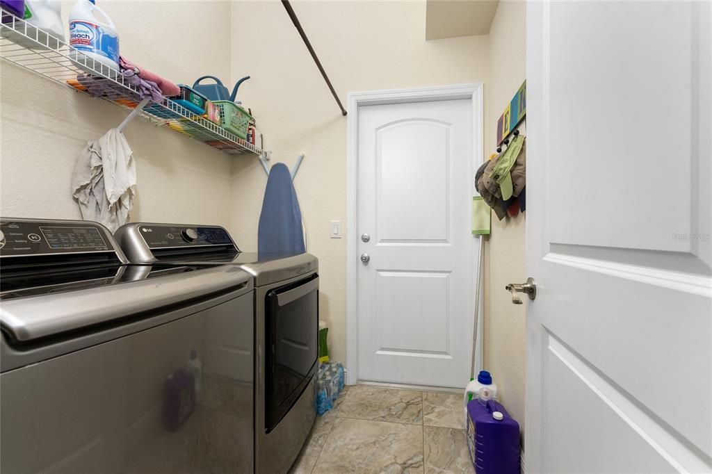 For Sale: $320,000 (4 beds, 2 baths, 1829 Square Feet)