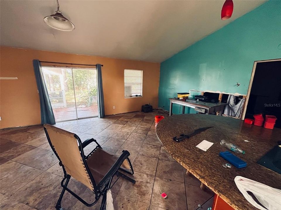 For Sale: $279,999 (3 beds, 2 baths, 1228 Square Feet)