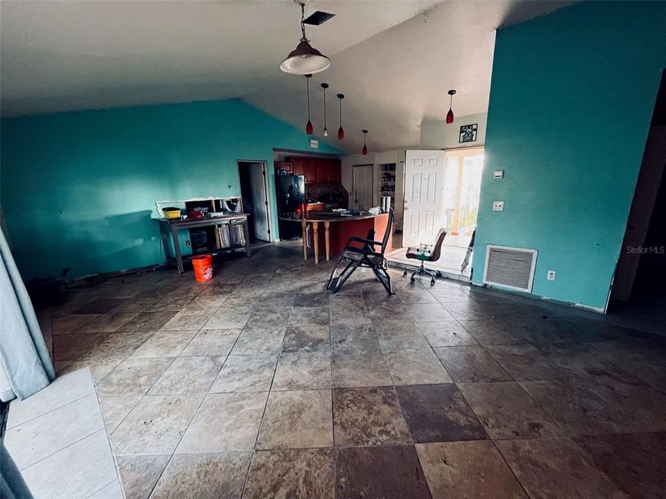 For Sale: $279,999 (3 beds, 2 baths, 1228 Square Feet)