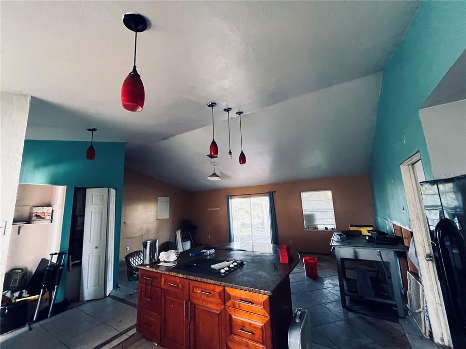For Sale: $279,999 (3 beds, 2 baths, 1228 Square Feet)