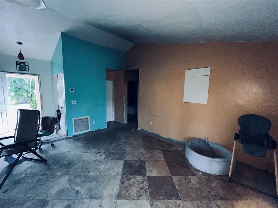 For Sale: $279,999 (3 beds, 2 baths, 1228 Square Feet)