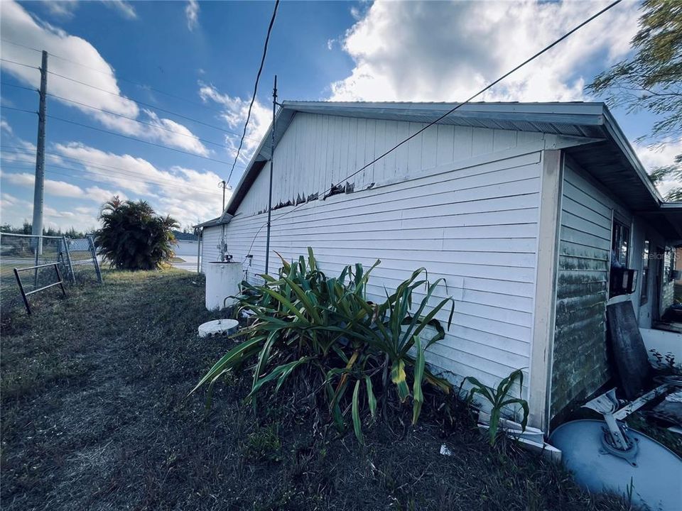 For Sale: $279,999 (3 beds, 2 baths, 1228 Square Feet)