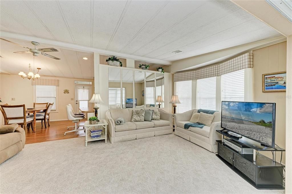 En Venta: $239,900 (2 camas, 2 baños, 1056 Pies cuadrados)