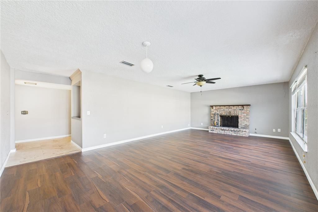 待售: $649,000 (4 贝兹, 2 浴室, 1629 平方英尺)