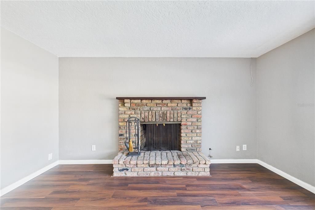 待售: $649,000 (4 贝兹, 2 浴室, 1629 平方英尺)