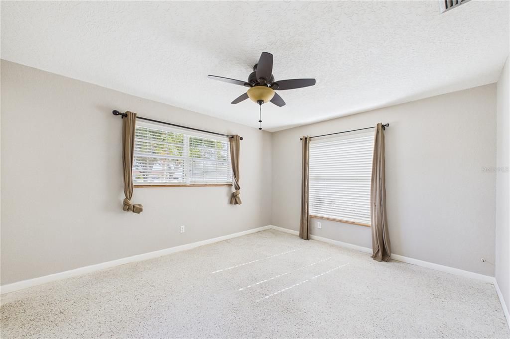 待售: $649,000 (4 贝兹, 2 浴室, 1629 平方英尺)