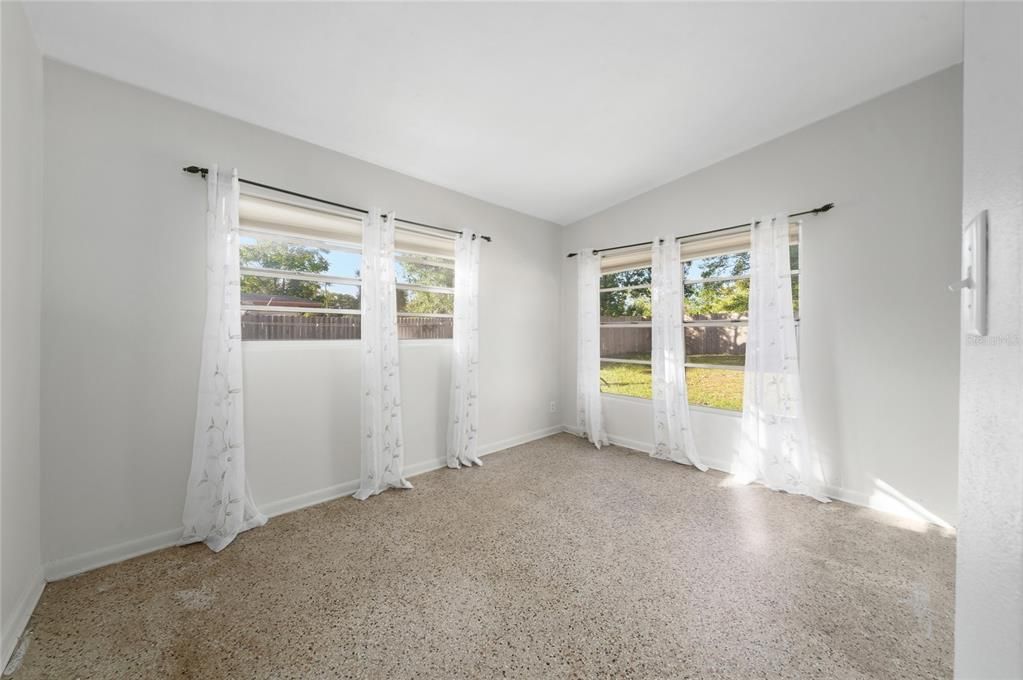 For Sale: $235,000 (3 beds, 1 baths, 1073 Square Feet)