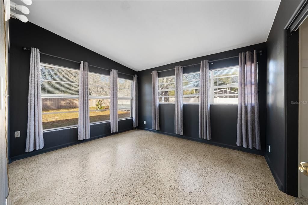 For Sale: $235,000 (3 beds, 1 baths, 1073 Square Feet)