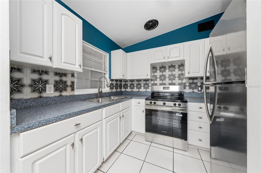 For Sale: $235,000 (3 beds, 1 baths, 1073 Square Feet)