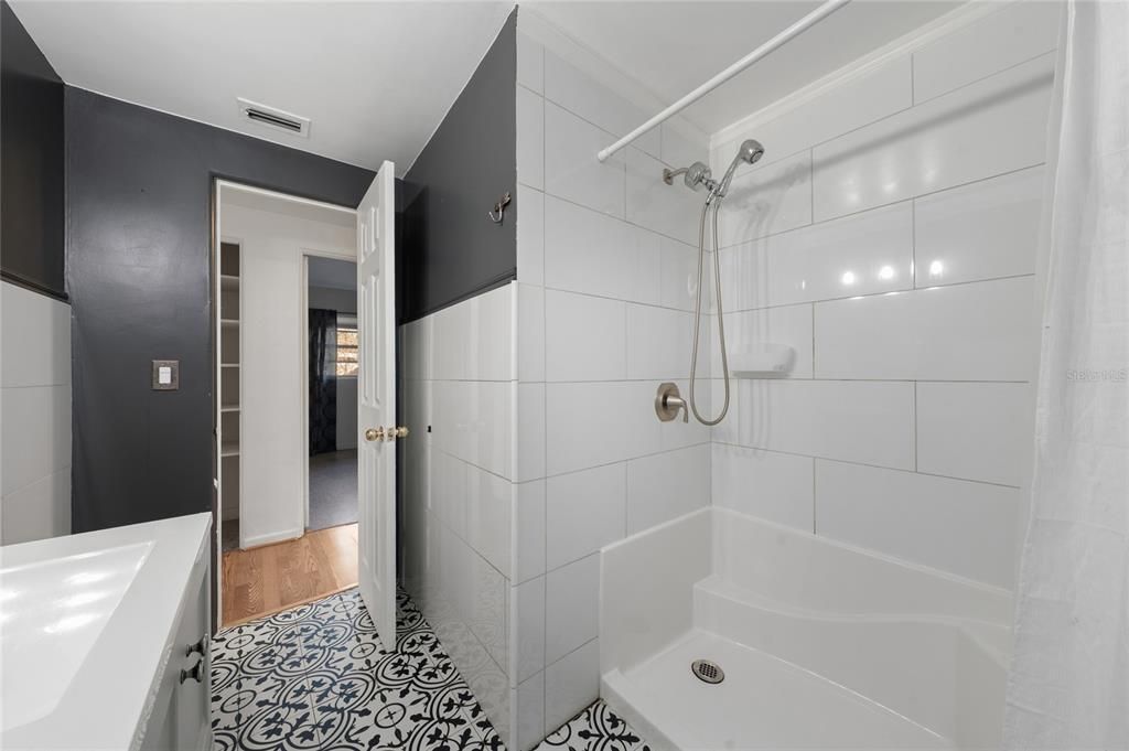 For Sale: $235,000 (3 beds, 1 baths, 1073 Square Feet)