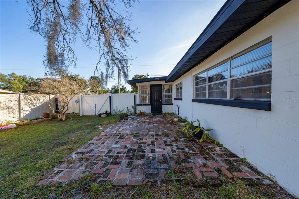 For Sale: $235,000 (3 beds, 1 baths, 1073 Square Feet)