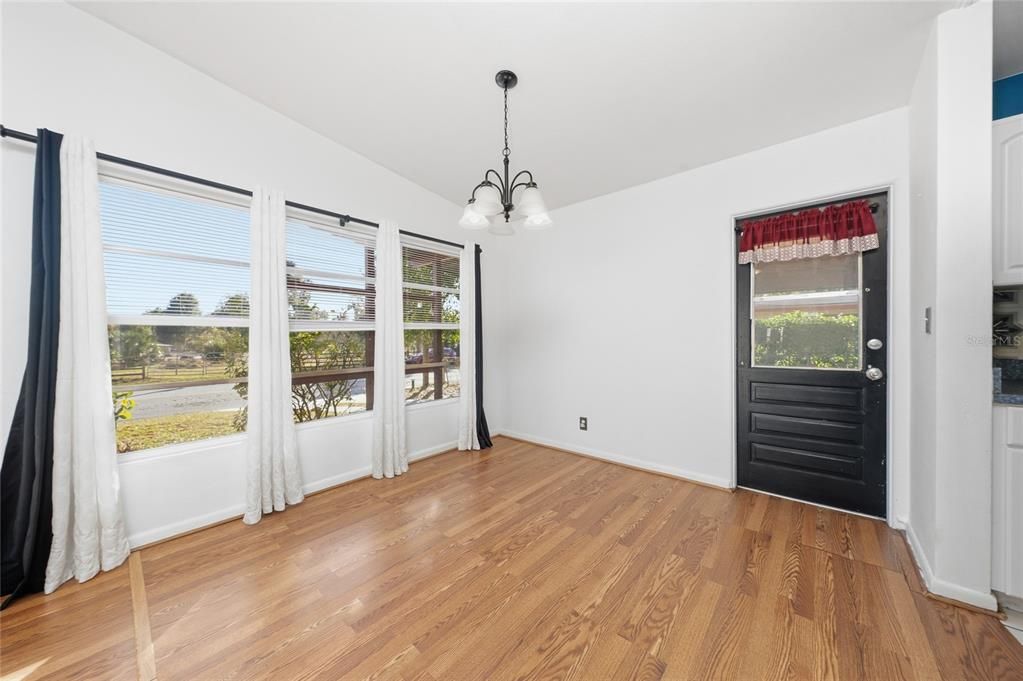 For Sale: $235,000 (3 beds, 1 baths, 1073 Square Feet)