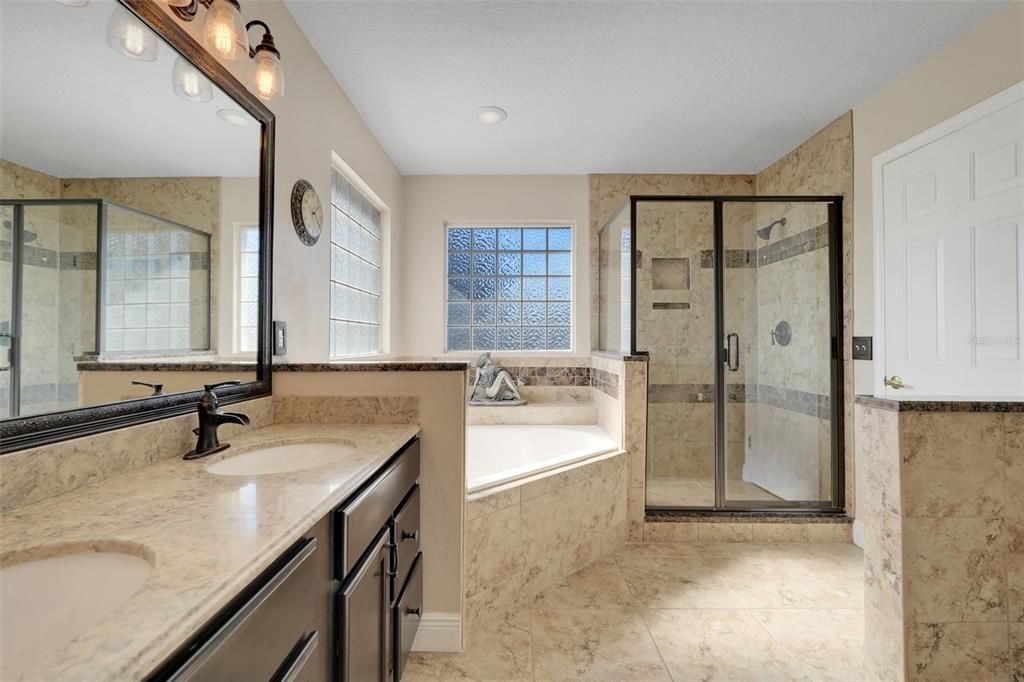 待售: $375,000 (3 贝兹, 2 浴室, 2028 平方英尺)