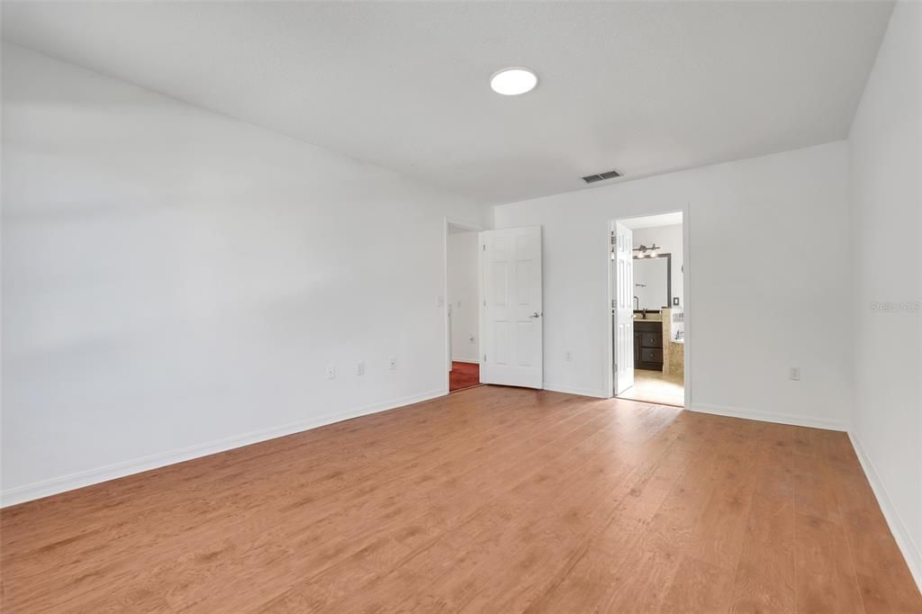 待售: $375,000 (3 贝兹, 2 浴室, 2028 平方英尺)