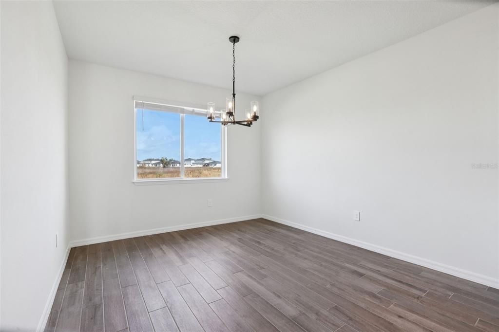 Activo con contrato: $638,280 (5 camas, 4 baños, 3807 Pies cuadrados)