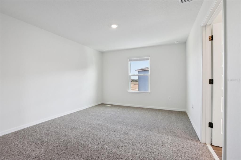 Activo con contrato: $638,280 (5 camas, 4 baños, 3807 Pies cuadrados)