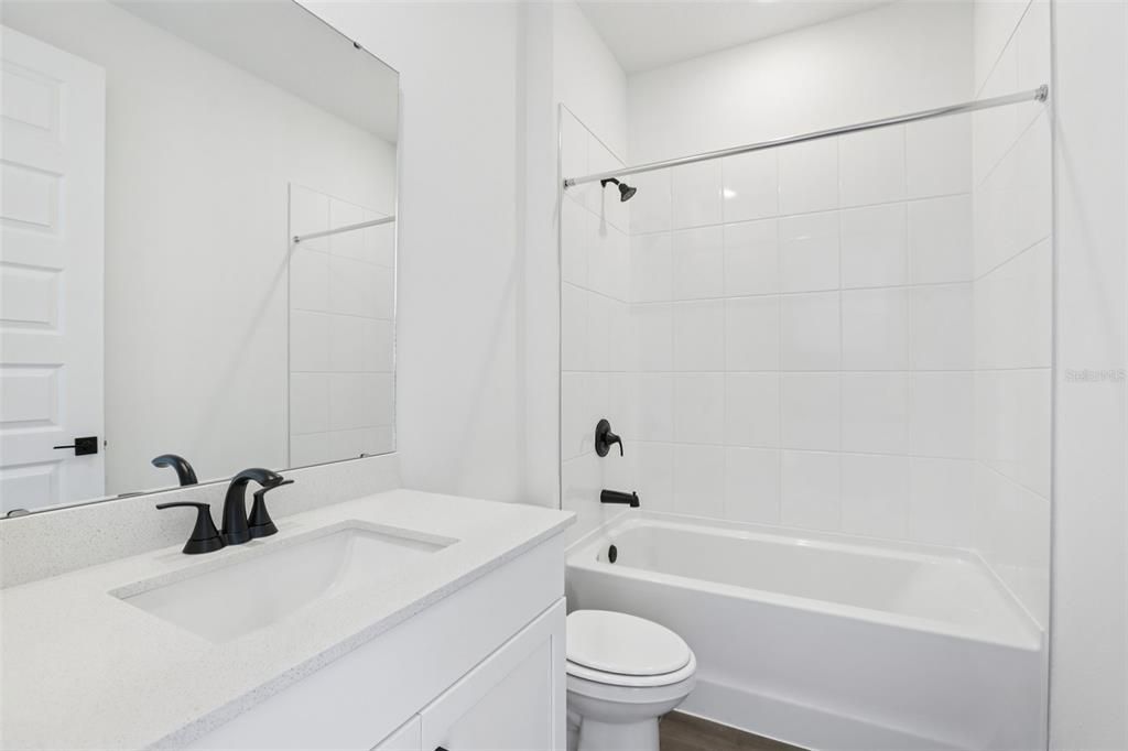 Activo con contrato: $638,280 (5 camas, 4 baños, 3807 Pies cuadrados)