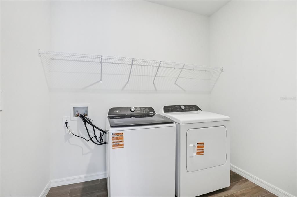 Activo con contrato: $638,280 (5 camas, 4 baños, 3807 Pies cuadrados)