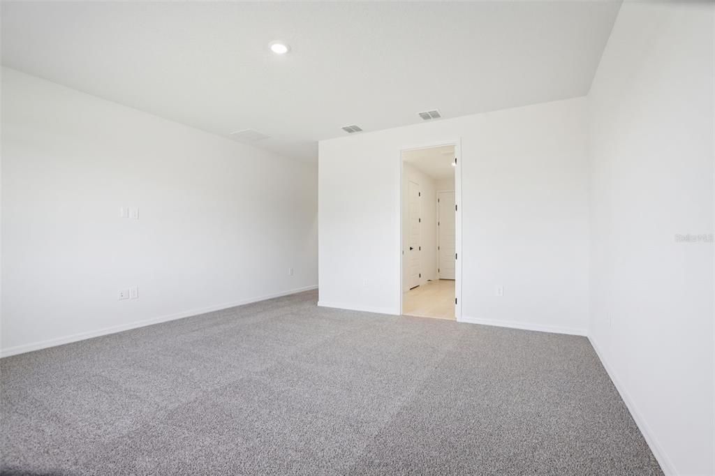 Activo con contrato: $638,280 (5 camas, 4 baños, 3807 Pies cuadrados)