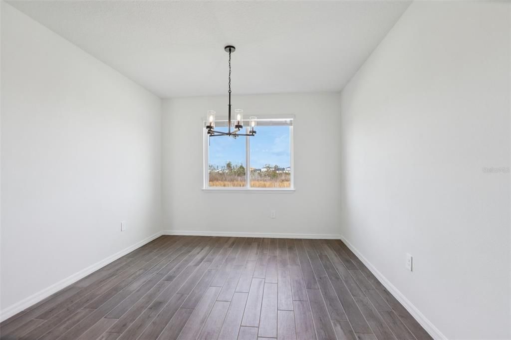 Activo con contrato: $638,280 (5 camas, 4 baños, 3807 Pies cuadrados)