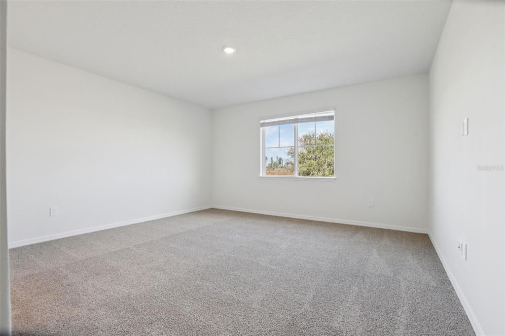 Activo con contrato: $638,280 (5 camas, 4 baños, 3807 Pies cuadrados)